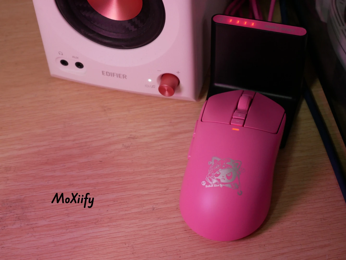 充电座兼2.4Ghz接收器的设计 充电座兼2.4Ghz接收器的设计